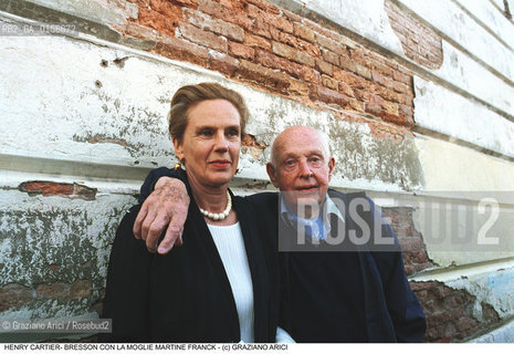 Nome: .CARTIER-BRESSON HENRI.Descrizione: .FOTOGRAFIA FOTOGRAFO FOTOGIORNALISMO (FONDATORE DELLAGENZIA FOTOGRAFICA MAGNUM PHOTO) / CON LA MOGLIE MARTINE FRANCK.PHOTOGRAPHY PHOTOGRAPHER PHOTOREPORTER (FOUNDER OF PHOTAGRAPH AGENCY MAGUM PHOTO) / WITH HIS WIFE MARTINE FRANCK.Credit: ©Graziano Arici/Rosebud2 / Costo: .A.Nazione: .FRANCIA.FRANCE.Cittˆ: .VENEZIA.VENICE.Data: .1999.