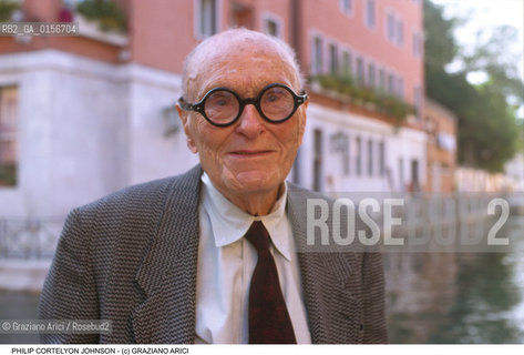 Nome: .JOHNSON PHILIP CORTELYON .Descrizione: .ARCHITETTURA ARCHITETTO SAGGISTA ( POST-MODERNO ) / A VENEZIA.ARCHITECTURE ARCHITECT ESSAYIST (POST-MODERNISM ) / IN VENICE.Credit: ©Graziano Arici/Rosebud2 / Costo: .A.Nazione: .USA.Cittˆ: .VENEZIA.VENICE.Data: .1999.