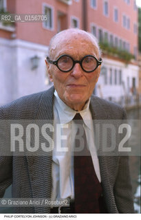 Nome: .JOHNSON PHILIP CORTELYON .Descrizione: .ARCHITETTURA ARCHITETTO SAGGISTA ( POST-MODERNO ) / A VENEZIA.ARCHITECTURE ARCHITECT ESSAYIST (POST-MODERNISM ) / IN VENICE.Credit: ©Graziano Arici/Rosebud2 / Costo: .A.Nazione: .USA.Cittˆ: .VENEZIA.VENICE.Data: .1999.