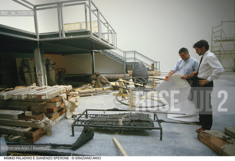 Nome: .PALADINO MIMMO.Descrizione: .ARTE BIENNALE / CON IL GALLERISTA GIANENZO SPERONE.Credit: ©Graziano Arici/Rosebud2 / Costo: .A.Nazione: .ITALIA.Cittˆ: .VENEZIA.Data: .1988.