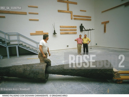 Nome: .PALADINO MIMMO.Descrizione: .ARTE BIENNALE / CON GIOVANNI CARANDENTE.Credit: ©Graziano Arici/Rosebud2 / Costo: .A.Nazione: .ITALIA.Cittˆ: .VENEZIA.Data: .1988.