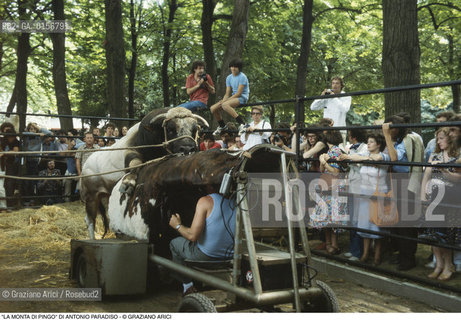 Caption: Localizzazione:.VENEZIA / CASTELLO.VENICE  / CASTELLO.Oggetto:.Soggetto:.XXXVIII ESPOSIZIONE INTERNAZIONALE DARTE LA BIENNALE DI VENEZIA / LA MONTA DI PINGO DI ANTONIO PARADISO / TORO.XXXVIII INTERNATIONAL ART EXHIBITION LA BIENNALE DI VENEZIA   /  BULL.Cronologia:.Definizione Culturale:.   Autore:.   Stile:.   Editori/Stampatori:.   Committenza:.Materia e Tecnica:.Collocazione:.BIENNALE ARTE.Riproduzione Fotografica:.©Graziano Arici/Rosebud2 Copyright: ©Graziano Arici/Rosebud2 /  .Data:.1978.Costo:.A