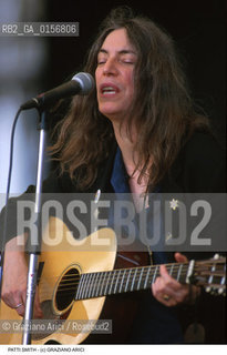 Nome: .SMITH PATTI.Descrizione: .MUSICA ROCK CANTANTE LETTERATURA POETESSA / SUONA LA CHITARRA.ROCK MUSIC SINGER LITERATURE POETESS / PLAY THE GUITAR.Credit: ©Graziano Arici/Rosebud2 / Costo: .A.Nazione: .USA.Cittˆ: .VENEZIA.VENICE.Data: .1999.