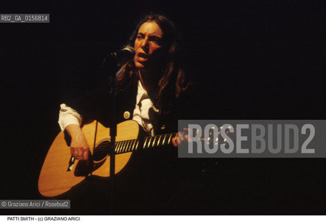 Nome: .SMITH PATTI.Descrizione: .MUSICA ROCK CANTANTE LETTERATURA POETESSA / SUONA LA CHITARRA.ROCK MUSIC SINGER LITERATURE POETESS / PLAY THE GUITAR.Credit: ©Graziano Arici/Rosebud2 / Costo: .A.Nazione: .USA.Cittˆ: .VENEZIA.VENICE.Data: .1999.