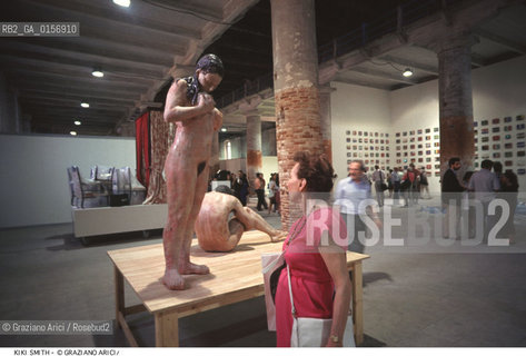Localizzazione:.VENEZIA / CASTELLO.VENICE  / CASTELLO.Oggetto:.Soggetto:.XLV ESPOSIZIONE INTERNAZIONALE DARTE LA BIENNALE DI VENEZIA / SCULTURE DI  KIKI SMITH ESPOSTE NELLA SEZIONE APERTO 90 ALLE CORDERIE DELLARSENALE / NUDO .XLV INTERNATIONAL ART EXHIBITION LA BIENNALE DI VENEZIA  / SCULPTURES BY KIKI SMITH EXHIBITED IN APERTO 90 SECTION  AT THE CORDERIE / NUDE .Cronologia:.Definizione Culturale:.   Autore:.   Stile:.   Editori/Stampatori:.   Committenza:.Materia e Tecnica:.Collocazione:.BIENNALE ARTE.Riproduzione Fotografica:.©Graziano Arici/Rosebud2 Copyright: ©Graziano Arici/Rosebud2 /  .Data:.1993.Costo:.A.