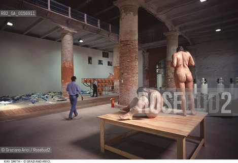 Localizzazione:.VENEZIA / CASTELLO.VENICE  / CASTELLO.Oggetto:.Soggetto:.XLV ESPOSIZIONE INTERNAZIONALE DARTE LA BIENNALE DI VENEZIA / SCULTURE DI  KIKI SMITH ESPOSTE NELLA SEZIONE APERTO 90 ALLE CORDERIE DELLARSENALE / NUDO .XLV INTERNATIONAL ART EXHIBITION LA BIENNALE DI VENEZIA  / SCULPTURES BY KIKI SMITH EXHIBITED IN APERTO 90 SECTION  AT THE CORDERIE / NUDE .Cronologia:.Definizione Culturale:.   Autore:.   Stile:.   Editori/Stampatori:.   Committenza:.Materia e Tecnica:.Collocazione:.BIENNALE ARTE.Riproduzione Fotografica:.©Graziano Arici/Rosebud2 Copyright: ©Graziano Arici/Rosebud2 /  .Data:.1993.Costo:.A.