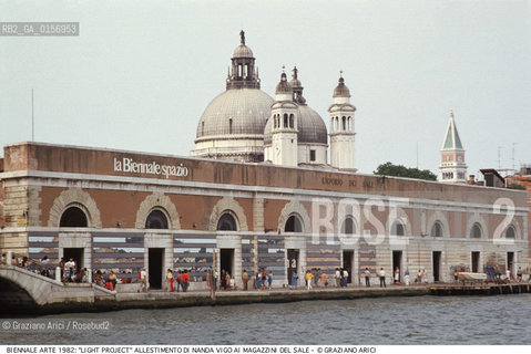 Localizzazione:.VENEZIA / DORSODURO.VENICE  / DORSODURO.Oggetto:.Soggetto:.XL ESPOSIZIONE INTERNAZIONALE DARTE LA BIENNALE DI VENEZIA / ALLESTIMENTO LIGHT PROJECT,1982, DI NANDA VIGO AI MAGAZZINI DEL SALE (SEZIONE APERTO 1982).XL INTERNATIONAL ART EXHIBITION LA BIENNALE DI VENEZIA / WORK LIGHT PROJECT,1982, BY NANDA VIGO AT THE MAGAZZINI DEL SALE (APERTO 1982 SECTION).Cronologia:.Definizione Culturale:.   Autore:.   Stile:.   Editori/Stampatori:.   Committenza:.Materia e Tecnica:.Collocazione:.BIENNALE ARTE.Riproduzione Fotografica:.©Graziano Arici/Rosebud2 Copyright: ©Graziano Arici/Rosebud2 /  .Data:.1982.Costo:.A.