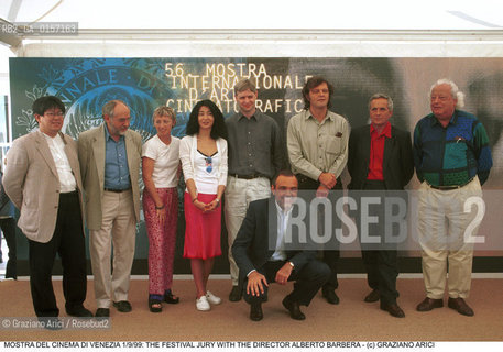Nome:.GIURIA DELLA 56. MOSTRA DEL CINEMA.Descrizione:.SHOZO ICHIYAMA, ARTURO RIPSTEIN, CINDY SHERMAN, MAGGIE CHEUNG, JONATHAN COE, EMIR KUSTURICA, MARCO BELLOCCHIO, JEAN DOUCHET E IL DIRETTORE DELLA MOSTRA ALBERTO BARBERA.Credit:.©Graziano Arici/Rosebud2 Costo:.A.Nazione:..Cittˆ:.VENEZIA.Data:.1999.