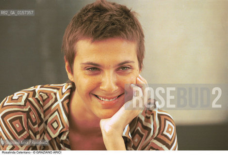 Nome:.CELENTANO ROSALINDA.Descrizione:.CINEMA ATTRICE.Credit:.©Graziano Arici/Rosebud2 Costo:.A.Nazione:.ITALIA.Cittˆ:..Data:.1999.