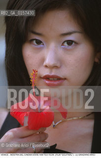 Nome:.KIM TAE YEON.Descrizione:.CINEMA ATTRICE / FIORE.Credit:.©Graziano Arici/Rosebud2 Costo:.A.Nazione:.COREA.Cittˆ:..Data:.1999.