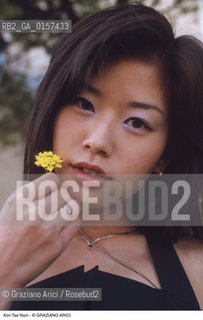 Nome:.KIM TAE YEON.Descrizione:.CINEMA ATTRICE / FIORE.Credit:.©Graziano Arici/Rosebud2 Costo:.A.Nazione:.COREA.Cittˆ:..Data:.1999.