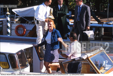 Nome:.FERGUSSON SARAH.Descrizione:.CON IL PRINCIPE GADDO DELLA GHERARDESCA / MOSTRA DEL CINEMA.Credit:.©Graziano Arici/Rosebud2 Costo:.A.Nazione:.GRAN BRETAGNA.Cittˆ:.VENEZIA.Data:.1999.