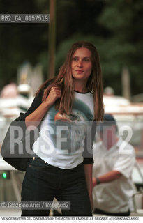 Nome:.SEIGNER EMMANUELLE.Descrizione:.CINEMA ATTRICE / MOSTRA DEL CINEMA.Credit:.©Graziano Arici/Rosebud2 Costo:.A.Nazione:.FRANCIA.Cittˆ:.VENEZIA.Data:.1999.
