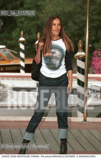 Nome:.SEIGNER EMMANUELLE.Descrizione:.CINEMA ATTRICE / MOSTRA DEL CINEMA.Credit:.©Graziano Arici/Rosebud2 Costo:.A.Nazione:.FRANCIA.Cittˆ:.VENEZIA.Data:.1999.