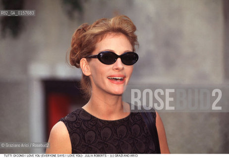 Nome:.TUTTI DICONO I LOVE YOU (EVERYONE SAYS I LOVE YOU).Descrizione:.MOVIE PICTURE - COMMEDIA / dir. WOODY ALLEN / LATTRICE JULIA ROBERTS / OCCHIALI DA SOLE.Credit:.©Graziano Arici/Rosebud2 Costo:.A.Nazione:.USA.Cittˆ:.VENEZIA.Data:.1996.