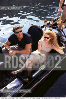Nome:.TUTTI DICONO I LOVE YOU (EVERYONE SAYS I LOVE YOU).Descrizione:.MOVIE PICTURE - COMMEDIA / dir. WOODY ALLEN / PAOLO SEGATTI E NATASHA LYONNE IN GONDOLA.Credit:.©Graziano Arici/Rosebud2 Costo:.A.Nazione:.USA.Cittˆ:.VENEZIA.Data:.1996.