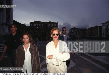 Nome:.TUTTI DICONO I LOVE YOU (EVERYONE SAYS I LOVE YOU).Descrizione:.MOVIE PICTURE - COMMEDIA / dir. WOODY ALLEN / LATTRICE JULIA ROBERTS.Credit:.©Graziano Arici/Rosebud2 Costo:.A.Nazione:.USA.Cittˆ:.VENEZIA.Data:.1996.