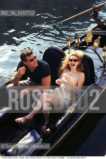 Nome:.TUTTI DICONO I LOVE YOU (EVERYONE SAYS I LOVE YOU).Descrizione:.MOVIE PICTURE - COMMEDIA / dir. WOODY ALLEN / PAOLO SEGATTI E NATASHA LYONNE IN GONDOLA.Credit:.©Graziano Arici/Rosebud2 Costo:.A.Nazione:.USA.Cittˆ:.VENEZIA.Data:.1996.