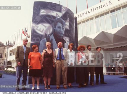 Nome:.GIURIA DELLA 54. MOSTRA DEL CINEMA DI VENEZIA .Descrizione:.I REGISTI JANE CAMPION, VERA BELMONT, NANA DJORDJADZE, FRANCESCO ROSI E SHJNYA TSUKAMOTO, LO SCENEGGIATORE RON BASS, IL  CRITICO PETER BUCHKA E LATTRICE CHARLOTTE RAMPLING / PALAZZO DEL CINEMA DEL LIDO.Credit:.©Graziano Arici/Rosebud2 Costo:.A.Nazione:..Cittˆ:.VENEZIA.Data:.1997.