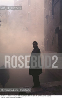 Nome:.HEIMAT 2 - CRONACA DI UNA GIOVINEZZA (DIE ZWEITE HEIMAT - CRONIK EINER JUGEND).Descrizione:.MOVIE PICTURE / DRAMMATICO - dir. EDGAR REITZ / LAZLO I. KISH / NEBBIA.Credit:.©Graziano Arici/Rosebud2 Costo:.A.Nazione:.GERMANIA.Cittˆ:.VENEZIA.Data:.1992.