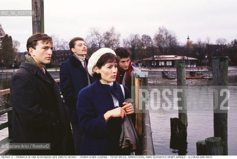 Nome:.HEIMAT 2 - CRONACA DI UNA GIOVINEZZA (DIE ZWEITE HEIMAT - CRONIK EINER JUGEND).Descrizione:.MOVIE PICTURE / DRAMMATICO - dir. EDGAR REITZ / PETER WEISS, ARMIN FUCHS, ANKE SEVENICH E HENRY ARNOLD.Credit:.©Graziano Arici/Rosebud2 Costo:.A.Nazione:.GERMANIA.Cittˆ:.MONACO.Data:.1992.