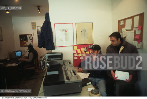 Nome:.GRUPPO SAGA.Descrizione:.CINEMA / LA SEDE DEL GRUPPO .Credit:.©Graziano Arici/Rosebud2 Costo:.A.Nazione:.BOSNIA.Cittˆ:.SARAJEVO.Data:.1994