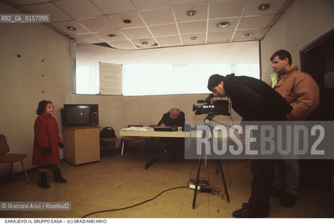 Nome:.GRUPPO SAGA.Descrizione:.CINEMA / PROVINO PER UN FILM A SOGGETTO / TELECAMERA .Credit:.©Graziano Arici/Rosebud2 Costo:.A.Nazione:.BOSNIA.Cittˆ:.SARAJEVO.Data:.1994