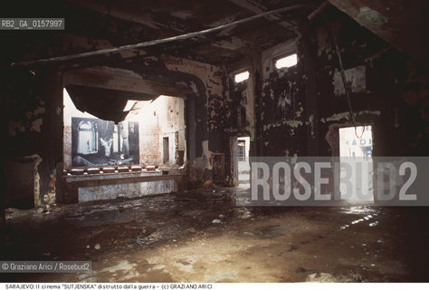 Nome:.SUTJENSKA.Descrizione:.CINEMA / SALA DISTRUTTA DALLA GUERRA / SARAJEVO.Credit:.©Graziano Arici/Rosebud2 Costo:.A.Nazione:.BOSNIA.Cittˆ:.SARAJEVO.Data:.1994