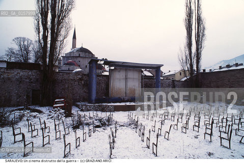 Nome:.SARAJEVO.Descrizione:.CINEMA DISTRUTTO DALLA GUERRA.Credit:.©Graziano Arici/Rosebud2 Costo:.A.Nazione:.BOSNIA.Cittˆ:.SARAJEVO.Data:.1994