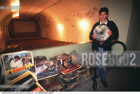 Nome:.SARAJEVO.Descrizione:.LA SALA DI PROIEZIONE DELLA CINETECA / POSTER E PIZZE CINEMATOGRAFICHE.Credit:.©Graziano Arici/Rosebud2 Costo:.A.Nazione:.BOSNIA.Cittˆ:.SARAJEVO.Data:.1994