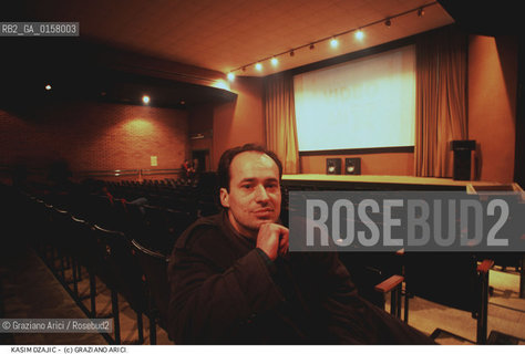 Nome:.DZAJIC KASIM.Descrizione:.DIRETTORE DEL CINEMA RADNIK NELLA SALA DI PROIEZIONE / A SARAJEVO.Credit:.©Graziano Arici/Rosebud2 Costo:.A.Nazione:.BOSNIA.Cittˆ:.SARAJEVO.Data:.1994