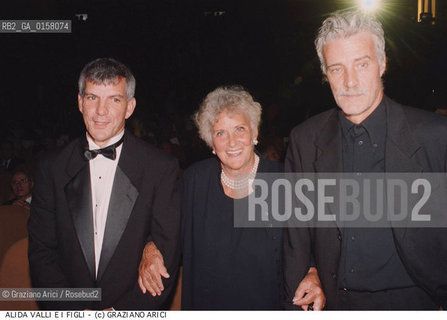 Nome: .VALLI ALIDA.Descrizione:.CINEMA ATTRICE / CON I FIGLI.Credit: ©Graziano Arici/Rosebud2 Costo: .A.Nazione: .ITALIA.Cittˆ: ..Data: .1997