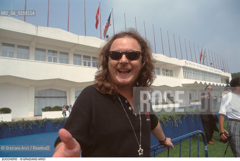 Caption: Nome: .ZUCCHERO.Descrizione:.alias ADELMO FORNACIARI / MUSICA POP ROCK BLUES CANTANTE / DAVANTI AL PALAZZO DEL CINEMA ALLA MOSTRA DEL CINEMA.Credit: ©Graziano Arici/Rosebud2 Costo: .A.Nazione: .ITALIA.Cittˆ: ..Data: .1997