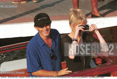 Nome:.GRIFFITH MELANIE.Descrizione:.CINEMA ATTRICE CON ANTONIO BANDERAS / MOSTRA DEL CINEMA.Credit:.©Graziano Arici/Rosebud2 Costo:.A.Nazione:.USA.Cittˆ:..Data:.1999.