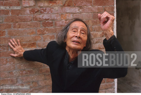 Nome:.KAZUO OHNO.Descrizione:.TEATRO BUTOH DANZA BALLERINO.Credit:.©Graziano Arici/Rosebud2 Costo:.A.Nazione:.GIAPPONE.Cittˆ:..Data:.1999.