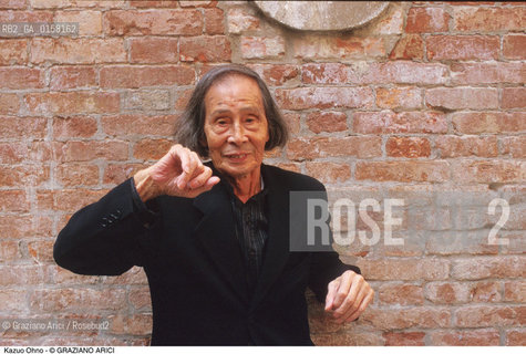 Nome:.KAZUO OHNO.Descrizione:.TEATRO BUTOH DANZA BALLERINO.Credit:.©Graziano Arici/Rosebud2 Costo:.A.Nazione:.GIAPPONE.Cittˆ:..Data:.1999.