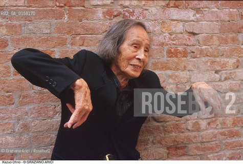 Nome:.KAZUO OHNO.Descrizione:.TEATRO BUTOH DANZA BALLERINO.Credit:.©Graziano Arici/Rosebud2 Costo:.A.Nazione:.GIAPPONE.Cittˆ:..Data:.1999.