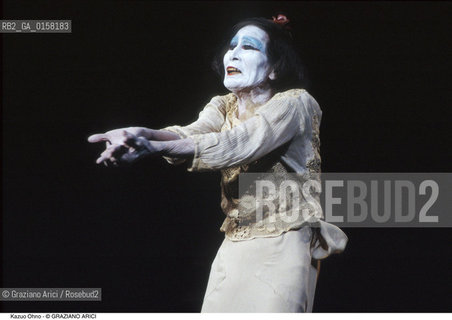 Nome:.KAZUO OHNO.Descrizione:.TEATRO BUTOH DANZA BALLERINO.Credit:.©Graziano Arici/Rosebud2 Costo:.A.Nazione:.GIAPPONE.Cittˆ:..Data:.1999.