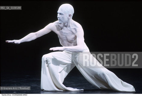 Nome:.YOSHITO OHNO.Descrizione:.TEATRO BUTOH DANZA BALLERINO / BIANCO.Credit:.©Graziano Arici/Rosebud2 Costo:.A.Nazione:.GIAPPONE.Cittˆ:..Data:.1999.