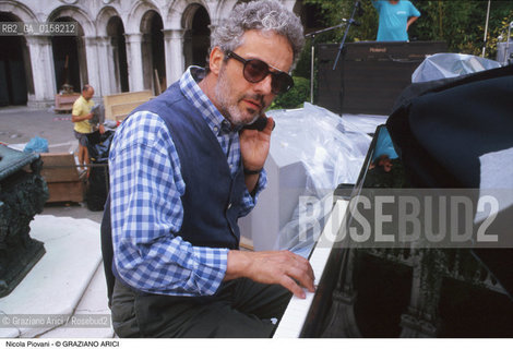 Nome:.PIOVANI NICOLA.Descrizione:.CINEMA MUSICA COMPOSITORE AL PIANOFORTE.Credit:.©Graziano Arici/Rosebud2 Costo:.A.Nazione:.ITALIA.Cittˆ:..Data:.1999.