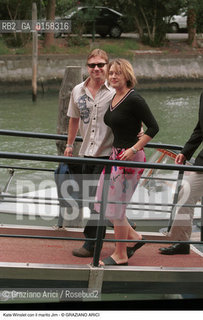 Nome:.WINSLET KATE.Descrizione:.CINEMA ATTRICE CON IL MARITO JIM / MOSTRA DEL CINEMA.Credit:.©Graziano Arici/Rosebud2 Costo:.A.Nazione:.USA.Cittˆ:..Data:.1999.
