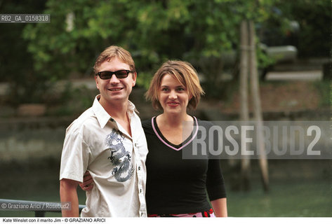 Nome:.WINSLET KATE.Descrizione:.CINEMA ATTRICE CON IL MARITO JIM / MOSTRA DEL CINEMA.Credit:.©Graziano Arici/Rosebud2 Costo:.A.Nazione:.USA.Cittˆ:..Data:.1999.