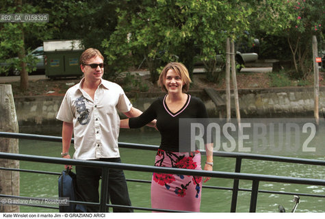 Nome:.WINSLET KATE.Descrizione:.CINEMA ATTRICE CON IL MARITO JIM / MOSTRA DEL CINEMA.Credit:.©Graziano Arici/Rosebud2 Costo:.A.Nazione:.USA.Cittˆ:..Data:.1999.