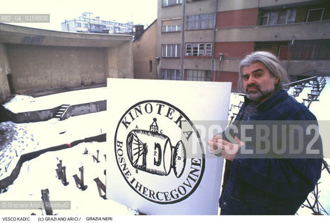 Nome: .KADIC VESCO.Descrizione: .DIRETTORE DELLA CINEMATECA DI SARAYEVO IN UN CINEMA DISTRUTTO DALLA GUERRA.Credit: ©Graziano Arici/Rosebud2 / rosebud2.Costo: .A.Nazione: .BOSNIA.Cittˆ: .SARAYEVO.Data: .1995.