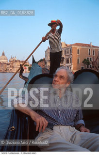Caption: Nome: .CUNNINGHAM MERCE.Descrizione: .DANZA MODERNA COREOGRAFO VENEZIA GONDOLA.Credit: ©Graziano Arici/Rosebud2 Costo: .A.Nazione: .USA.Cittˆ: .VENEZIA.Data: .1995