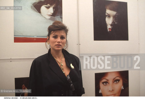 Nome: .GRANDI SERENA.Descrizione: .CINEMA ATTRICE/ALLA MOSTRA FOTOGRAFICA DI CHIARA SAMUGHEO.Credit: ©Graziano Arici/Rosebud2 / Costo: .A.Nazione: .ITALIA.Cittˆ: .VENEZIA.Data: .1988.