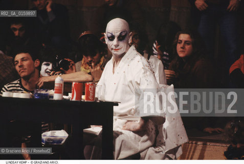 Nome: .KEMP LINDSAY.Descrizione: .DANZA TEATRO BALLERINO COREOGRAFO MIMO/DURANTE UNA LEZIONE DI TRUCCO.Credit: ©Graziano Arici/Rosebud2 / Costo: .A.Nazione: .GRAN BRETAGNA.Cittˆ: .VENEZIA.Data: .1983.
