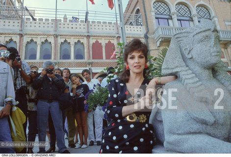 Caption: Nome: .LOLLOBRIGIDA GINA.Descrizione: .CINEMA ATTRICE / CON STATUA DI SFINGE.Credit: ©Graziano Arici/Rosebud2 / Costo: .A.Nazione: .ITALIA.Cittˆ: ..Data: .1992