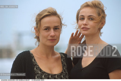 Caption: Nome:.BONNAIRE SANDRINE.Descrizione:.CINEMA ATTRICE / CON EMMANUELLE BEART / MOSTRA DEL CINEMA.CINEMA ACTRESS / WITH EMMANUELLE BEART / {VENICE} FILM FESTIVAL.Credit:.Graziano Arici/Rosebud2/.Costo:.A.Nazione:.FRANCIA.FRANCE.Cittˆ:..Data:.1998