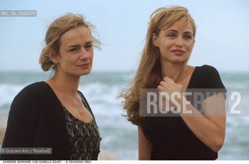 Caption: Nome:.BONNAIRE SANDRINE.Descrizione:.CINEMA ATTRICE / CON EMMANUELLE BEART / MOSTRA DEL CINEMA.CINEMA ACTRESS / WITH EMMANUELLE BEART / {VENICE} FILM FESTIVAL.Credit:.Graziano Arici/Rosebud2/.Costo:.A.Nazione:.FRANCIA.FRANCE.Cittˆ:..Data:.1998
